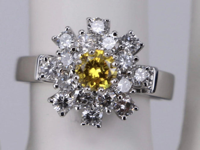Bague 52.5 Bague en or blanc fleur diamant jaune 58 Facettes BA-42
