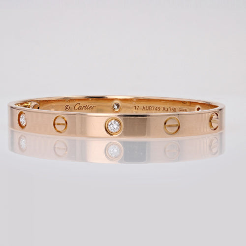 https://www.bijouxbaume.com/upload/image/bracelet-cartier-love-4-diamants-diametre-17-p-image-143424-grande.jpg