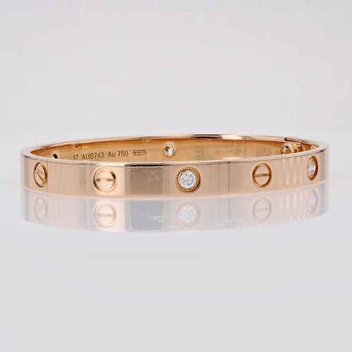 https://www.bijouxbaume.com/upload/image/bracelet-cartier-love-4-diamants-diametre-17-p-image-143426-grande.jpg