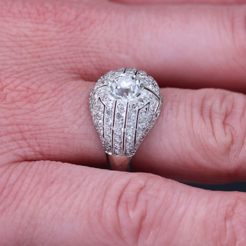 https://www.bijouxbaume.com/upload/image/bague-dome-diamants-ancienne-p-image-136387-grande.jpg