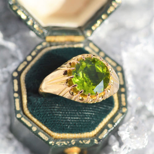 https://www.bijouxbaume.com/upload/image/bague-vintage-or-peridot-p-image-136300-grande.jpg