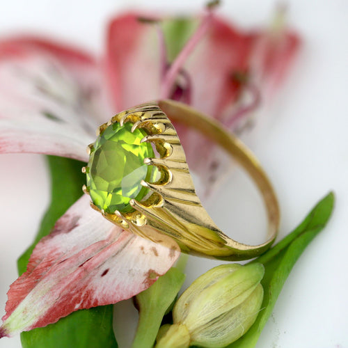 https://www.bijouxbaume.com/upload/image/bague-vintage-or-peridot-p-image-166233-grande.jpg
