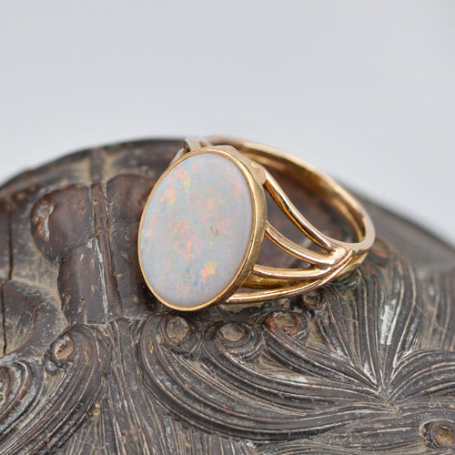 https://www.bijouxbaume.com/upload/image/bague-ancienne-opale-et-or-p-image-133321-grande.jpg