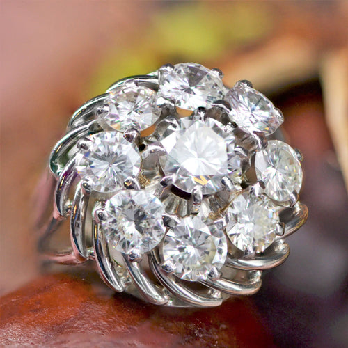 https://www.bijouxbaume.com/upload/image/bague-marguerite-de-diamants-sur-fils-d-or-p-image-129000-grande.jpg