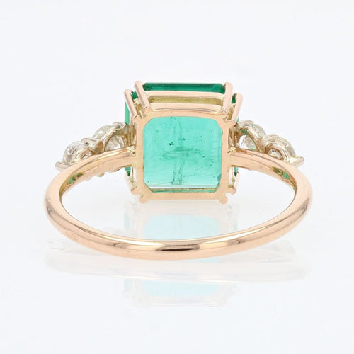 https://www.bijouxbaume.com/upload/image/bague-emeraude-et-diamants-2-ors-p-image-125536-grande.jpg