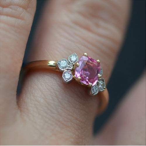 https://www.bijouxbaume.com/upload/image/fine-bague-saphir-rose-et-diamants-p-image-124809-grande.jpg