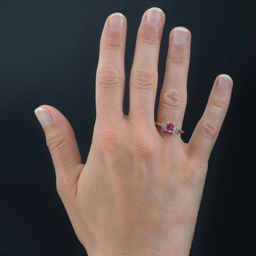 https://www.bijouxbaume.com/upload/image/fine-bague-saphir-rose-et-diamants-p-image-124807-grande.jpg