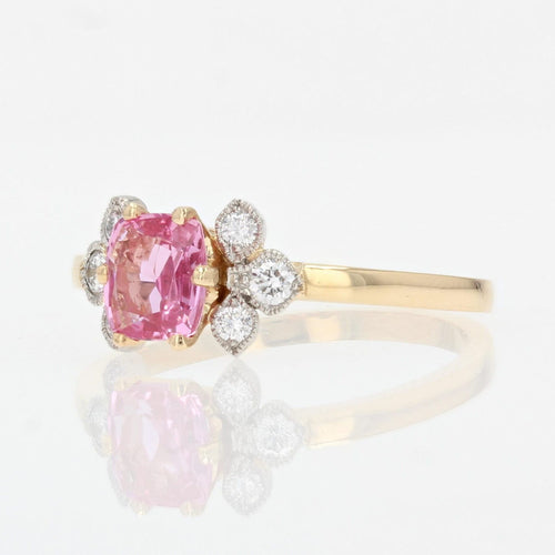 https://www.bijouxbaume.com/upload/image/fine-bague-saphir-rose-et-diamants-p-image-124811-grande.jpg