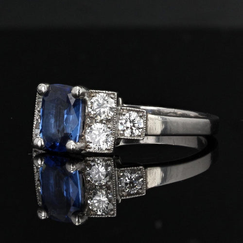 https://www.bijouxbaume.com/upload/image/bague-style-art-deco-saphir-diamants--p-image-124508-grande.jpg