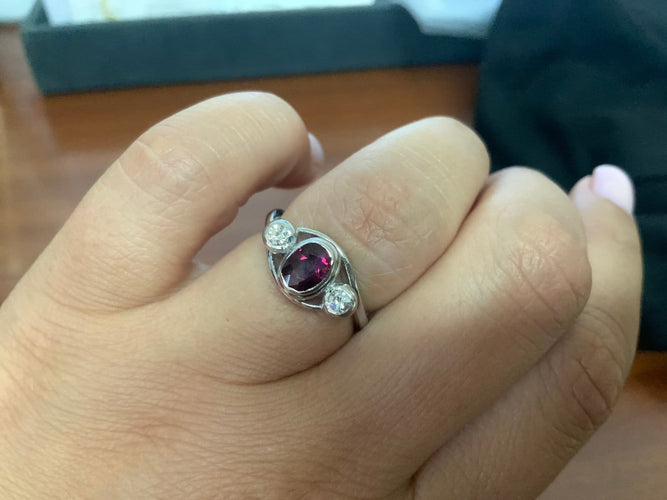 Bague 55 Bague ovale en or blanc rubis et diamants 58 Facettes BA-58