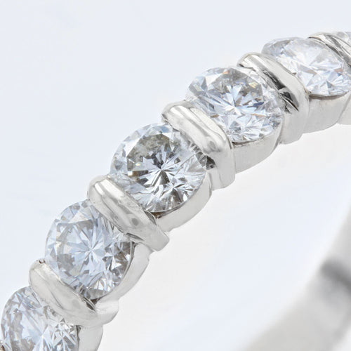 https://www.bijouxbaume.com/upload/image/demi-alliance-or-blanc-et-diamants-brillants-p-image-141330-grande.jpg