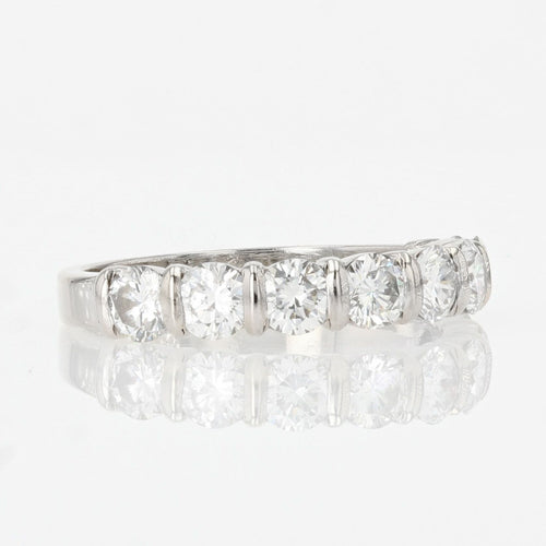 https://www.bijouxbaume.com/upload/image/demi-alliance-or-blanc-et-diamants-brillants-p-image-141335-grande.jpg