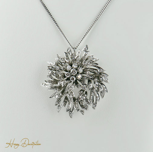 Pendentif Broche pendentif fleur en or blanc avec diamants 2,4 ct 58 Facettes 1840