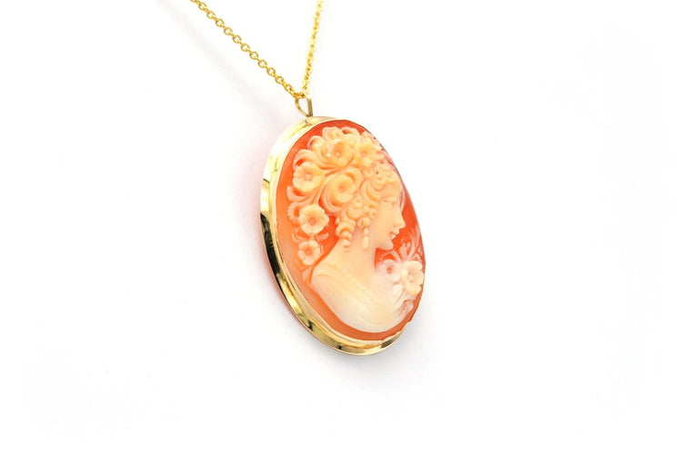 Pendentif Pendentif années 50 en or jaune 18 carats serti d’un camée 58 Facettes 23039
