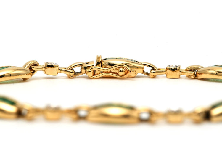 Bracelet Bracelet contemporain en or jaune 18 carats serti d’émeraudes et diamants 58 Facettes B727