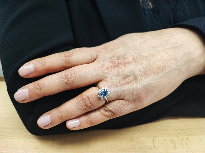 Bague 54 Bague marguerite entourage en or blanc 18K avec saphir et diamants 58 Facettes BAG.MARGT.S.ARC-FA.64