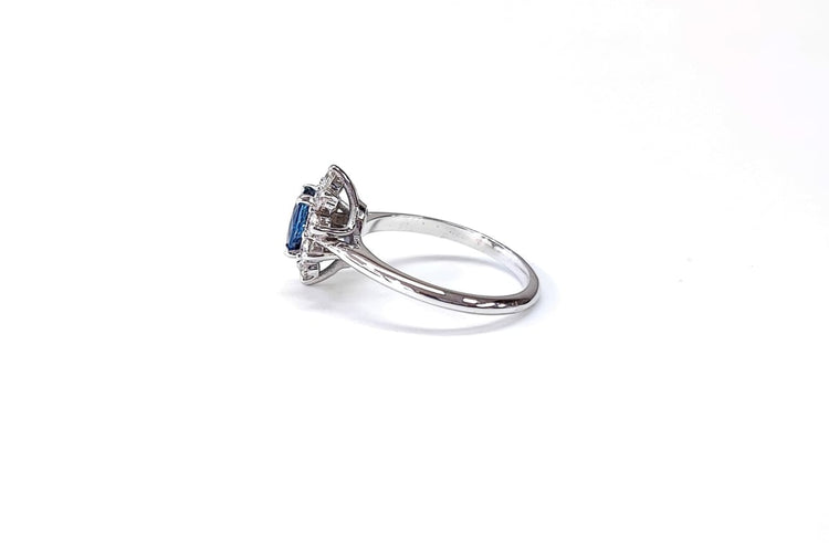 Bague 54 Bague marguerite entourage en or blanc 18K avec saphir et diamants 58 Facettes BAG.MARGT.S.ARC-FA.64