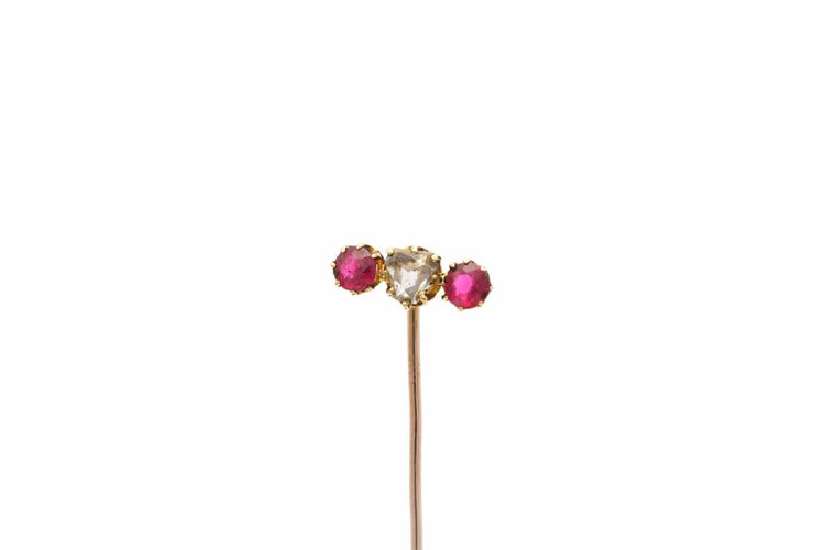 Napoléon III - Épingle en or jaune, rubis et diamant taille rose 58 Facettes B704