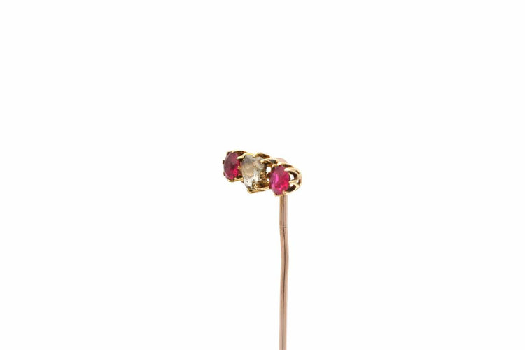 Napoléon III - Épingle en or jaune, rubis et diamant taille rose 58 Facettes B704