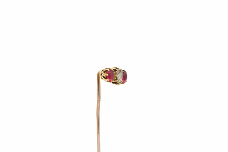 Napoléon III - Épingle en or jaune, rubis et diamant taille rose 58 Facettes B704
