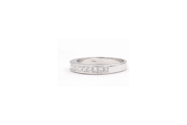 Bague 54 Alliance demi-américaine en or blanc 18 carats sertie de diamants princesse 58 Facettes 19364