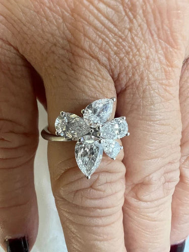 Bague Bague en or blanc 18 carats avec fleur solitaire en diamant 58 Facettes P756