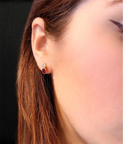 Boucles d'oreilles Boucles d’oreilles - Puces en or jaune 18K, diamants et rubis 58 Facettes