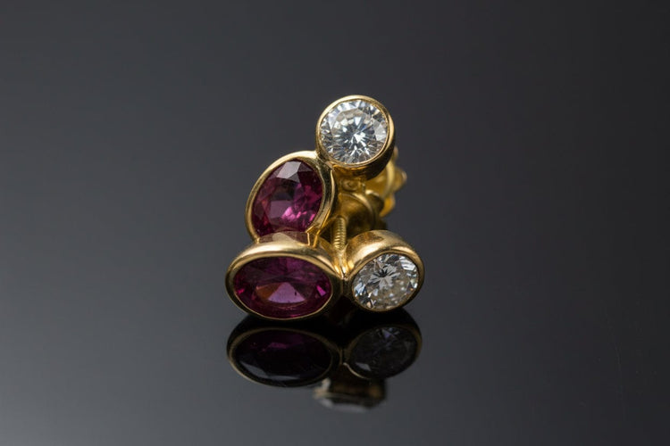 Boucles d'oreilles Boucles d’oreilles - Puces en or jaune 18K, diamants et rubis 58 Facettes