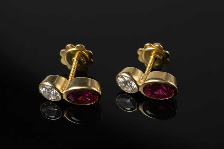 Boucles d'oreilles Boucles d’oreilles - Puces en or jaune 18K, diamants et rubis 58 Facettes