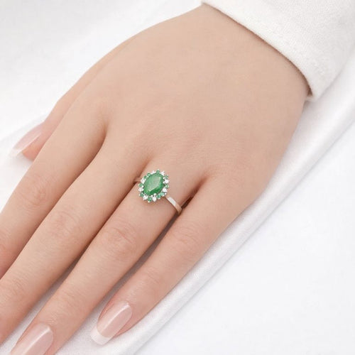 Bague 54 Bague marguerite en or blanc 18 carats, émeraudes et diamants 58 Facettes Bague marguerite en or émeraudes et diamants