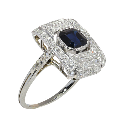 26022-0153.p10_Circa 1930 Art Deco sapphire ring framed by fifty rose cut diamonds-en.jpg