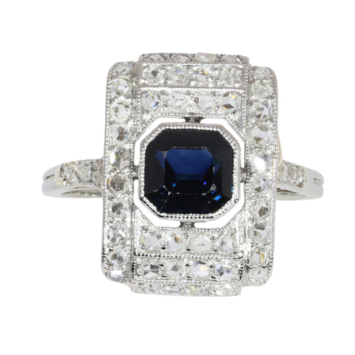 26022-0153.p04_Circa 1930 Art Deco sapphire ring framed by fifty rose cut diamonds-en.jpg