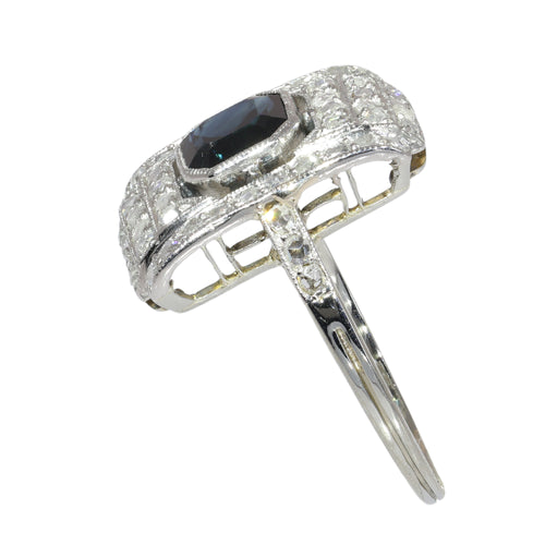 26022-0153.p07_Circa 1930 Art Deco sapphire ring framed by fifty rose cut diamonds-en.jpg