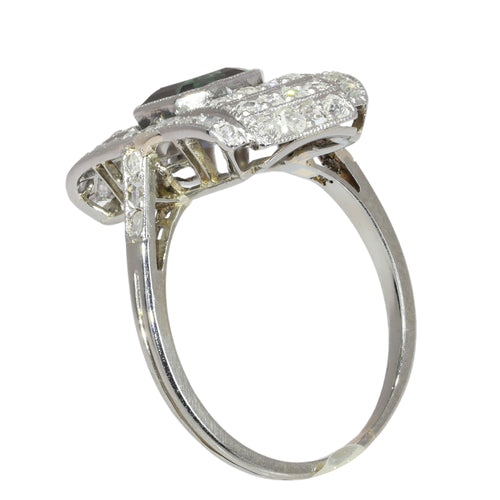 26022-0153.p08_Circa 1930 Art Deco sapphire ring framed by fifty rose cut diamonds-en.jpg