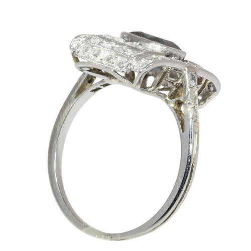 26022-0153.p09_Circa 1930 Art Deco sapphire ring framed by fifty rose cut diamonds-en.jpg