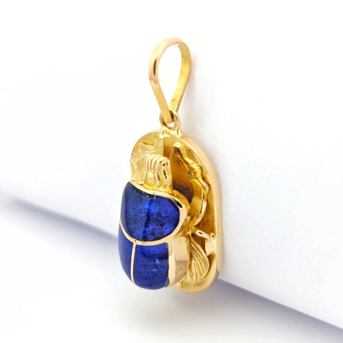 https://18carats.fr/wp-content/uploads/2025/10/32613-33056-Pendentif-Scarabee-en-Or-Jaune-18-carats-et-Lapis-Lazuli-scaled.jpg