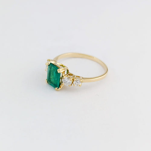 Bague 47 Bague en or jaune 18 carats avec émeraude et diamants 58 Facettes 32894