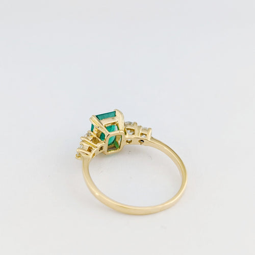 Bague 47 Bague en or jaune 18 carats avec émeraude et diamants 58 Facettes 32894