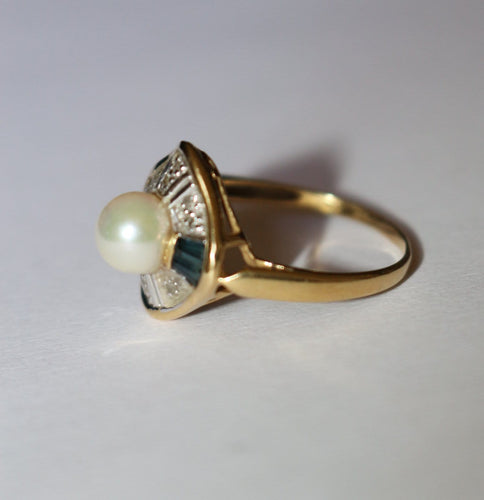 Bague 53 Bague losangique en or jaune 18 carats, saphirs, perle et diamants 58 Facettes 605