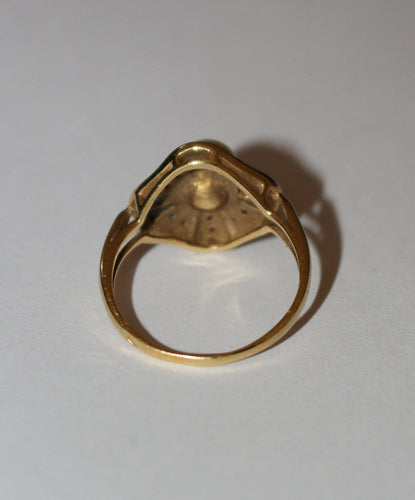 Bague 53 Bague losangique en or jaune 18 carats, saphirs, perle et diamants 58 Facettes 605