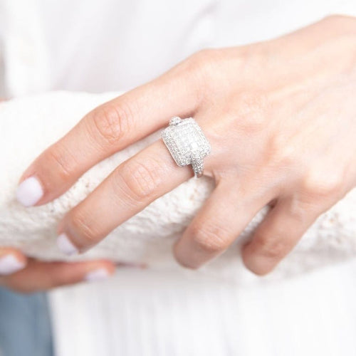 Bague 53 Bague chevalière en or gris 18 carats et diamants 58 Facettes 794077