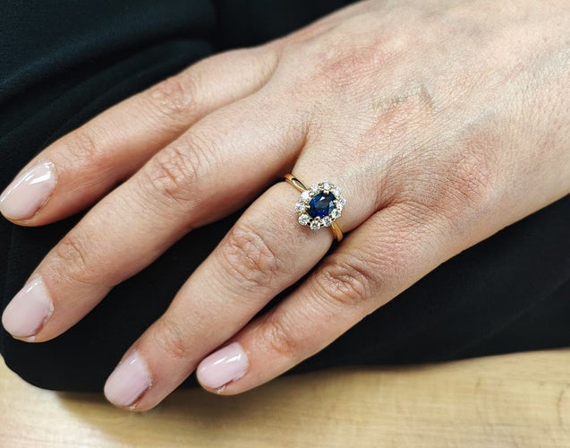 Bague 55 Bague marguerite entourage en or jaune 18K saphir et diamants 58 Facettes MARGT.S.Pont-FA.67