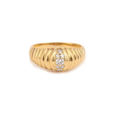 https://cdn.shopify.com/s/files/1/0647/1470/3075/files/Bague_Vintage_-_Bague_Godron_Diamants_Or_Jaune_-_Joaillerie_Paris_-_Les_Pierres_de_Julie_1.jpg?v=1772715403
