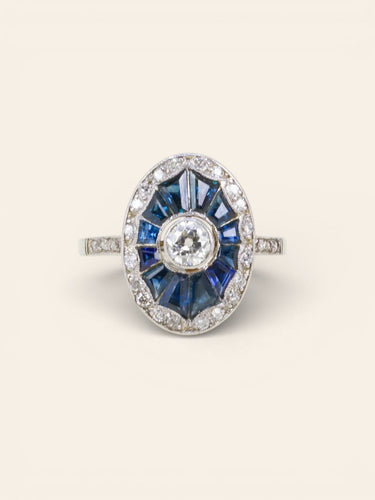 Bague 50 Bague Art déco en or blanc 18 carats, diamants et saphirs calibrés 58 Facettes 1199.8