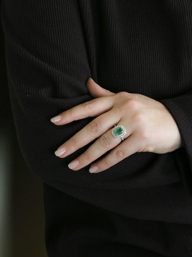 Bague 53 Bague or blanc émeraude 2,17 carats entourage diamants 58 Facettes 1214.3