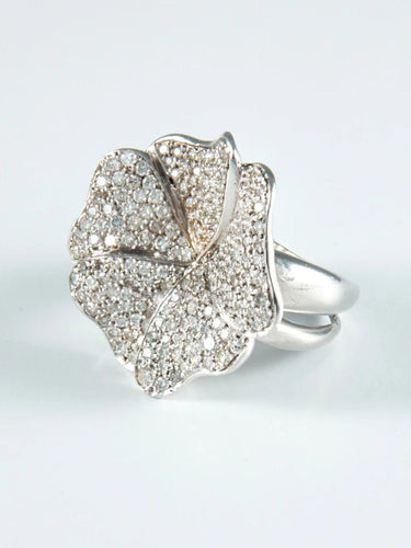 Bague 55 Bague fleur pavée de diamants en or blanc 750/1000 58 Facettes