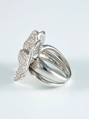 Bague 55 Bague fleur pavée de diamants en or blanc 750/1000 58 Facettes