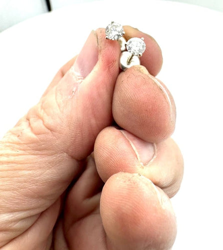 Boucles d'oreilles Boucles d’oreilles puces en or blanc 14 carats et diamants 0,60 ct 58 Facettes 230156