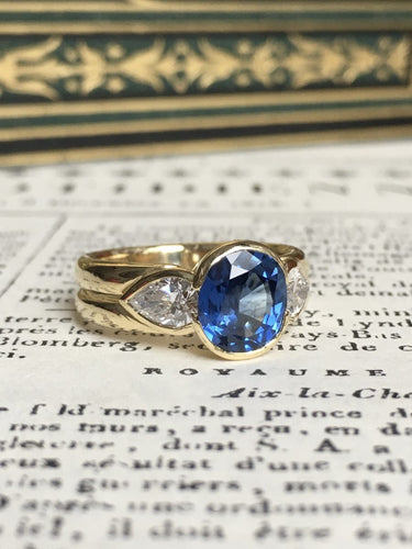 Bague 55 Bague en or jaune 18K sertie d’un saphir non chauffé et diamants 58 Facettes 237