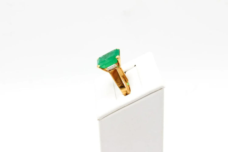 c0755e79-d0aa-49a4-bca8-0411c1d11e00